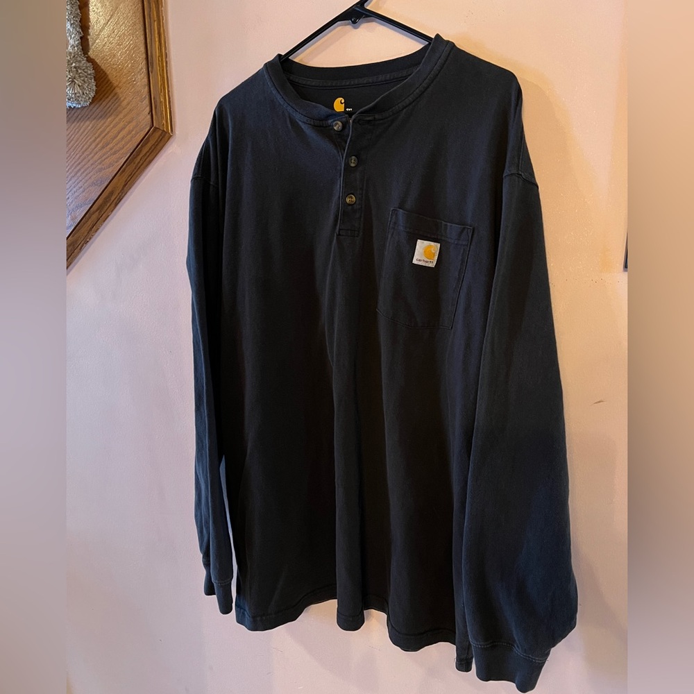 Carhartt men’s/unisex 2 XL Original Fit,3-button Henley, very good condition.